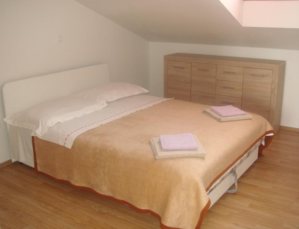 Apartments Jelicic セルツェ エクステリア 写真