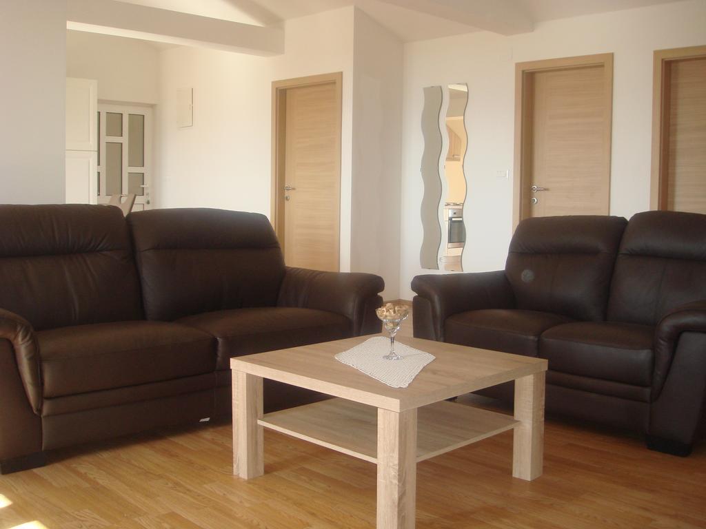 Apartments Jelicic セルツェ エクステリア 写真